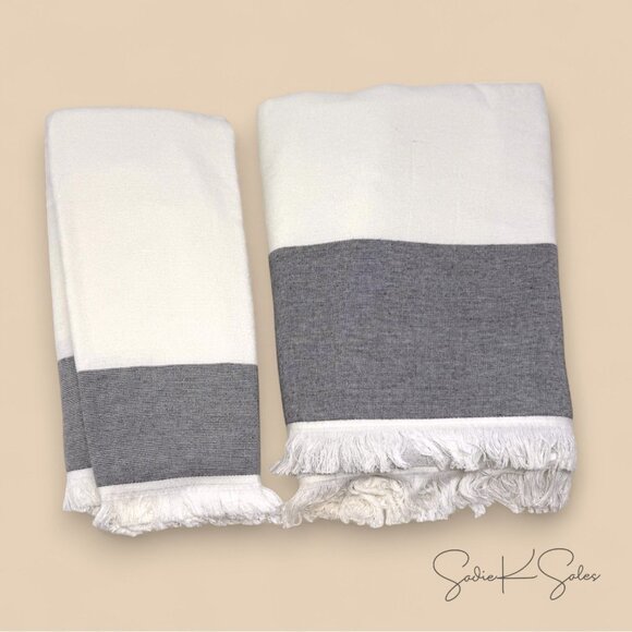 Colorblock Hand Towel - Hearth & Hand Magnolia -‎ Sour Cream, Gray Stripe 2020 - Picture 4 of 5
